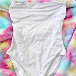 White bandeau one piece🤍🤍